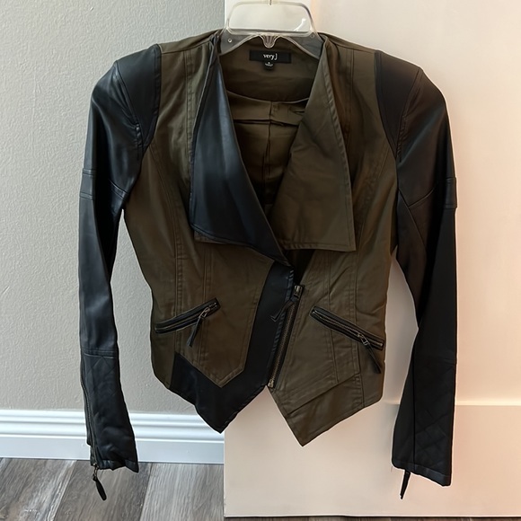 Jacket - Picture 4 of 4